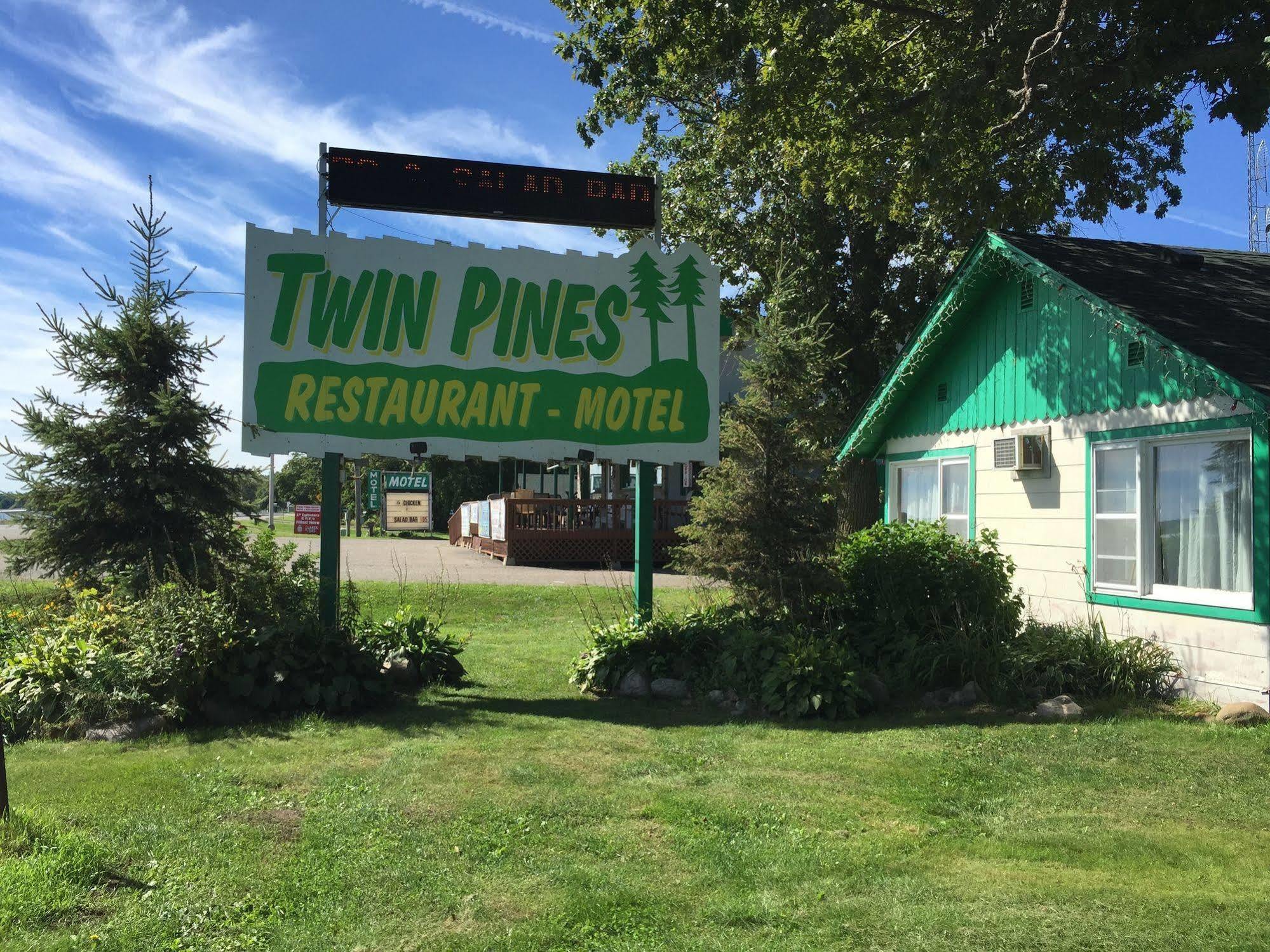 Twin Pines Resort Garrison Экстерьер фото