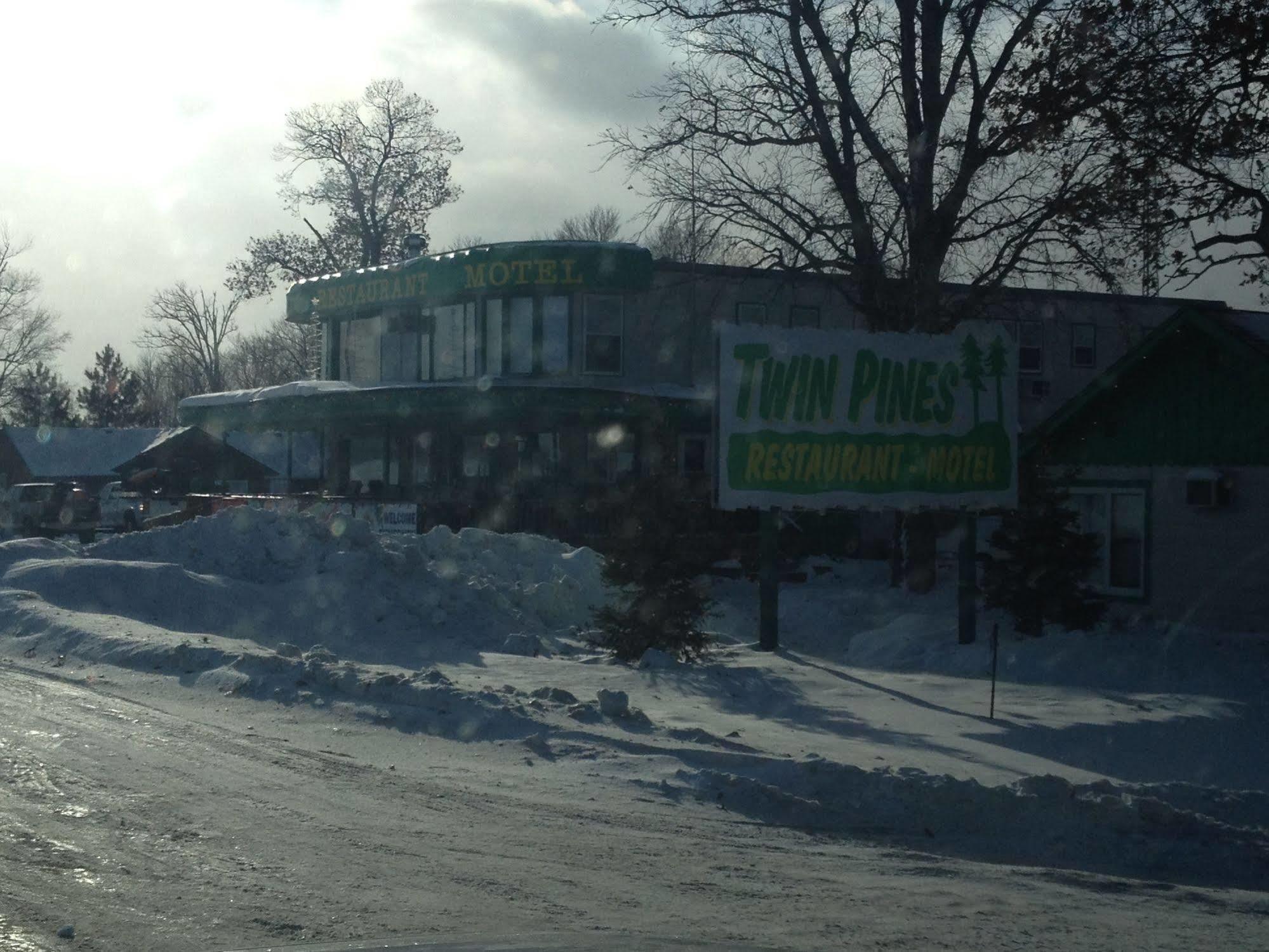 Twin Pines Resort Garrison Экстерьер фото